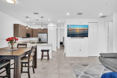 Condo in Doral, Florida, 3 bedrooms in LANDMARK  № 1954988 - photo 12