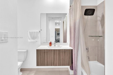 Condo in Doral, Florida, 3 bedrooms in LANDMARK  № 1954988 - photo 24