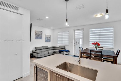 Condo in Doral, Florida, 3 bedrooms in LANDMARK  № 1954988 - photo 8