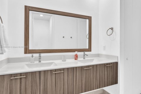 Condo in Doral, Florida, 3 bedrooms in LANDMARK  № 1954988 - photo 20