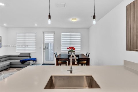 Condo in Doral, Florida, 3 bedrooms in LANDMARK  № 1954988 - photo 7