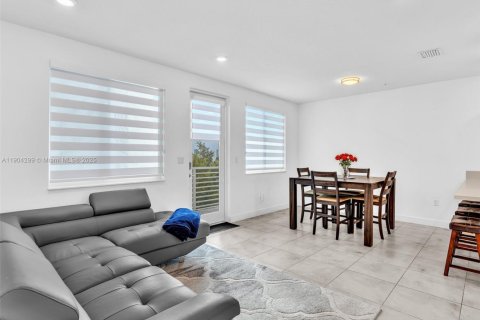 Condo in Doral, Florida, 3 bedrooms in LANDMARK  № 1954988 - photo 13