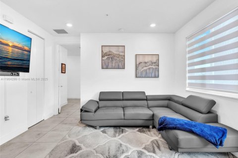 Condo in Doral, Florida, 3 bedrooms in LANDMARK  № 1954988 - photo 14