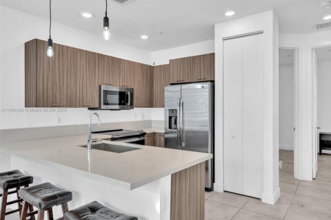 Condo in Doral, Florida, 3 bedrooms in LANDMARK  № 1954988 - photo 3