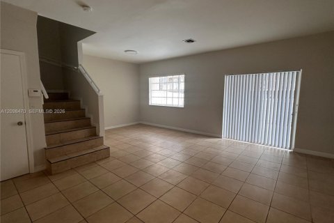 Townhouse in North Miami, Florida 3 bedrooms, 145.86 sq.m. № 2399670 - photo 8