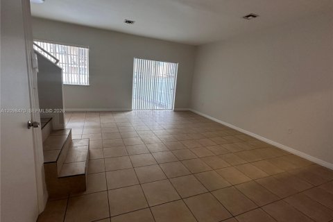 Townhouse in North Miami, Florida 3 bedrooms, 145.86 sq.m. № 2399670 - photo 7