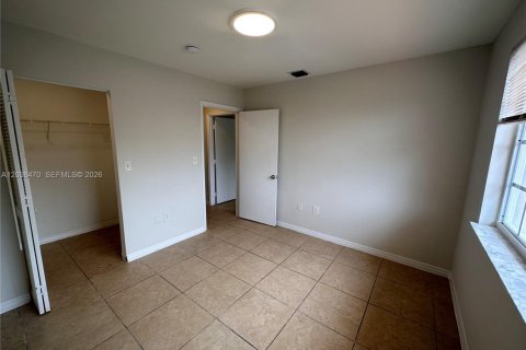 Townhouse in North Miami, Florida 3 bedrooms, 145.86 sq.m. № 2399670 - photo 10