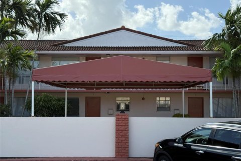 Apartment in Hollywood, Florida 1 bedroom, 63.17 sq.m. № 2393240 - photo 8