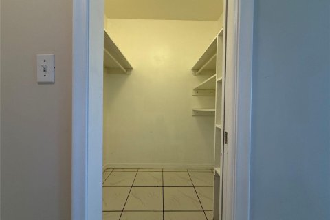 Apartment in Hollywood, Florida 1 bedroom, 63.17 sq.m. № 2393240 - photo 5