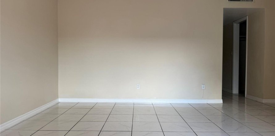 Apartment in Hollywood, Florida 1 bedroom, 63.17 sq.m. № 2393240