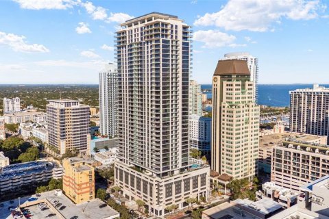 Condo à Saint Petersburg, Floride, 2 chambres  № 2232938