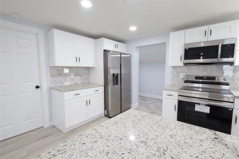 Casa en venta en Brandon, Florida, 4 dormitorios, 141.58 m2 № 2167122 - foto 8