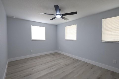 Casa en venta en Brandon, Florida, 4 dormitorios, 141.58 m2 № 2167122 - foto 18