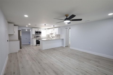 Casa en venta en Brandon, Florida, 4 dormitorios, 141.58 m2 № 2167122 - foto 10
