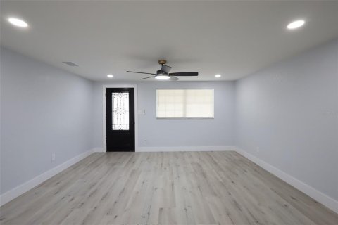 Casa en venta en Brandon, Florida, 4 dormitorios, 141.58 m2 № 2167122 - foto 4