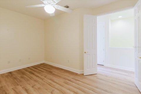 Townhouse in Tampa, Florida 3 bedrooms, 188.5 sq.m. № 2220532 - photo 27