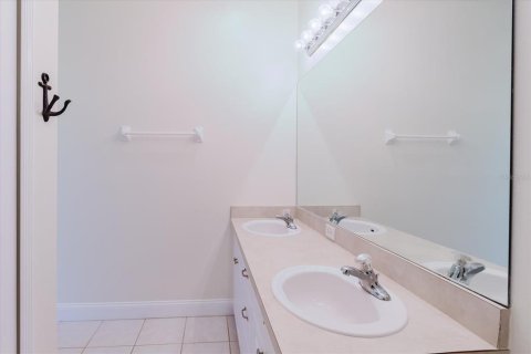 Townhouse in Tampa, Florida 3 bedrooms, 188.5 sq.m. № 2220532 - photo 24