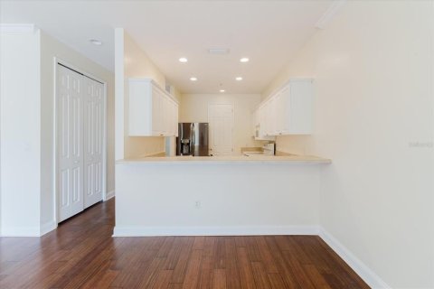 Townhouse in Tampa, Florida 3 bedrooms, 188.5 sq.m. № 2220532 - photo 7