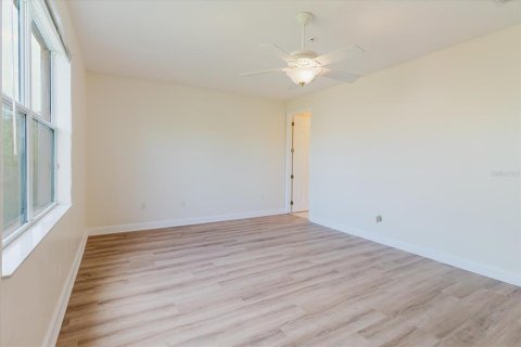 Townhouse in Tampa, Florida 3 bedrooms, 188.5 sq.m. № 2220532 - photo 19