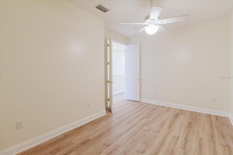 Townhouse in Tampa, Florida 3 bedrooms, 188.5 sq.m. № 2220532 - photo 28