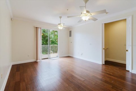 Townhouse in Tampa, Florida 3 bedrooms, 188.5 sq.m. № 2220532 - photo 4
