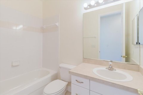 Townhouse in Tampa, Florida 3 bedrooms, 188.5 sq.m. № 2220532 - photo 30