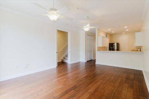 Townhouse in Tampa, Florida 3 bedrooms, 188.5 sq.m. № 2220532 - photo 5