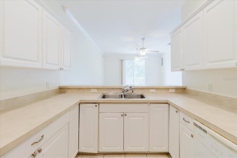 Townhouse in Tampa, Florida 3 bedrooms, 188.5 sq.m. № 2220532 - photo 8