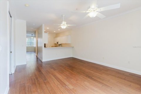 Townhouse in Tampa, Florida 3 bedrooms, 188.5 sq.m. № 2220532 - photo 6