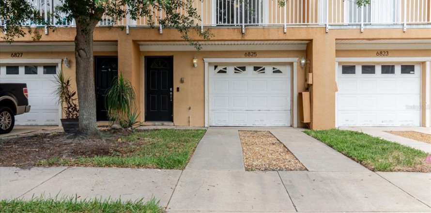Townhouse in Tampa, Florida 3 bedrooms, 188.5 sq.m. № 2220532