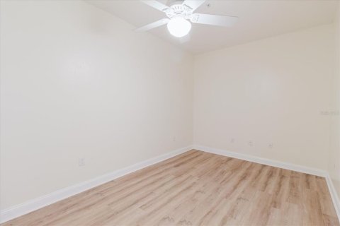 Townhouse in Tampa, Florida 3 bedrooms, 188.5 sq.m. № 2220532 - photo 26