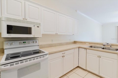 Townhouse in Tampa, Florida 3 bedrooms, 188.5 sq.m. № 2220532 - photo 9