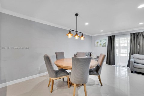 Adosado en venta en Pembroke Pines, Florida, 3 dormitorios, 126.44 m2 № 1839700 - foto 17