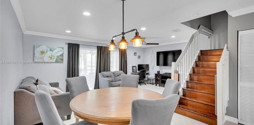 Adosado en Pembroke Pines, Florida 3 dormitorios, 126.44 m2 № 1839700