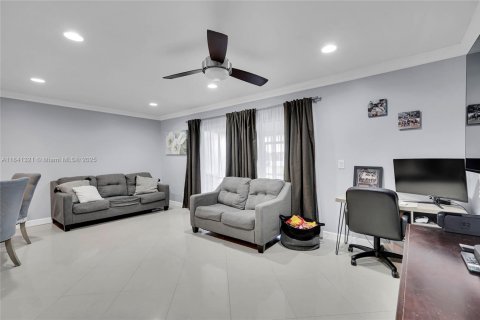 Adosado en venta en Pembroke Pines, Florida, 3 dormitorios, 126.44 m2 № 1839700 - foto 20