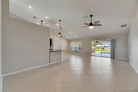Купить виллу или дом в Аполло-Бич, Флорида 8 комнат, 139.35м2, № 1785032 - фото 6