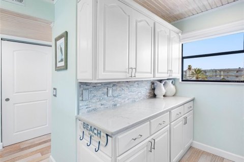 Condo in Redington Shores, Florida, 2 bedrooms  № 1833087 - photo 21