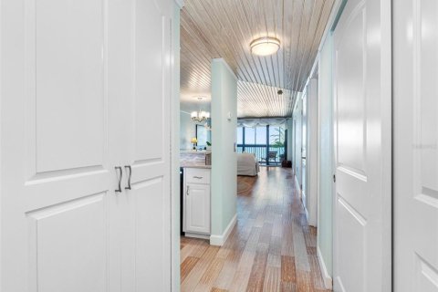 Condo in Redington Shores, Florida, 2 bedrooms  № 1833087 - photo 26