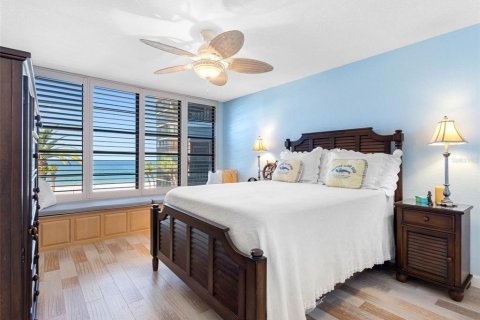 Condo in Redington Shores, Florida, 2 bedrooms  № 1833087 - photo 28