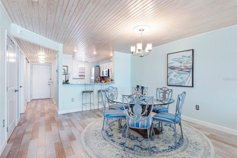 Condo in Redington Shores, Florida, 2 bedrooms  № 1833087 - photo 12