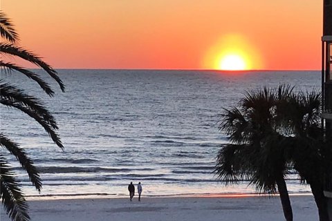 Condo in Redington Shores, Florida, 2 bedrooms  № 1833087 - photo 4