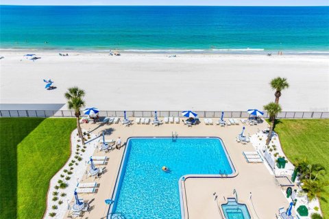 Condo in Redington Shores, Florida, 2 bedrooms  № 1833087 - photo 9