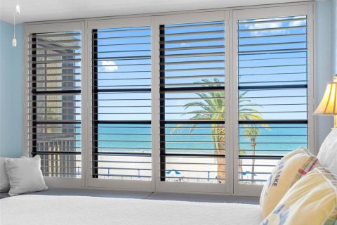 Condo in Redington Shores, Florida, 2 bedrooms  № 1833087 - photo 30