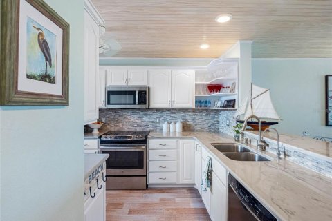 Condo in Redington Shores, Florida, 2 bedrooms  № 1833087 - photo 18