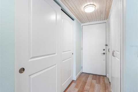 Condo in Redington Shores, Florida, 2 bedrooms  № 1833087 - photo 22