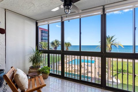 Condo in Redington Shores, Florida, 2 bedrooms  № 1833087 - photo 8