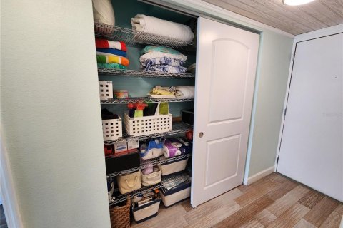 Condo in Redington Shores, Florida, 2 bedrooms  № 1833087 - photo 25