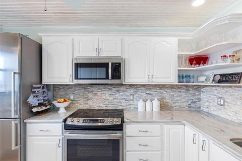 Condo in Redington Shores, Florida, 2 bedrooms  № 1833087 - photo 19