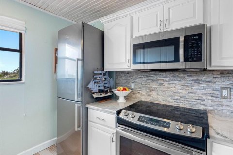 Condo in Redington Shores, Florida, 2 bedrooms  № 1833087 - photo 20