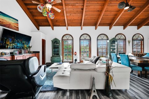 Villa ou maison à vendre à Southwest Ranches, Floride: 5 chambres, 427.16 m2 № 2048769 - photo 13